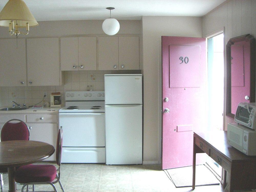 A-1 Alberni Inn 포트알버니 외부 사진