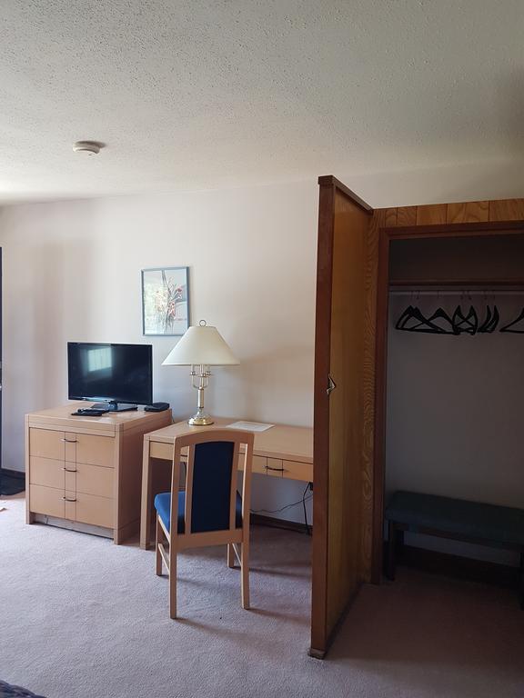 A-1 Alberni Inn 포트알버니 외부 사진