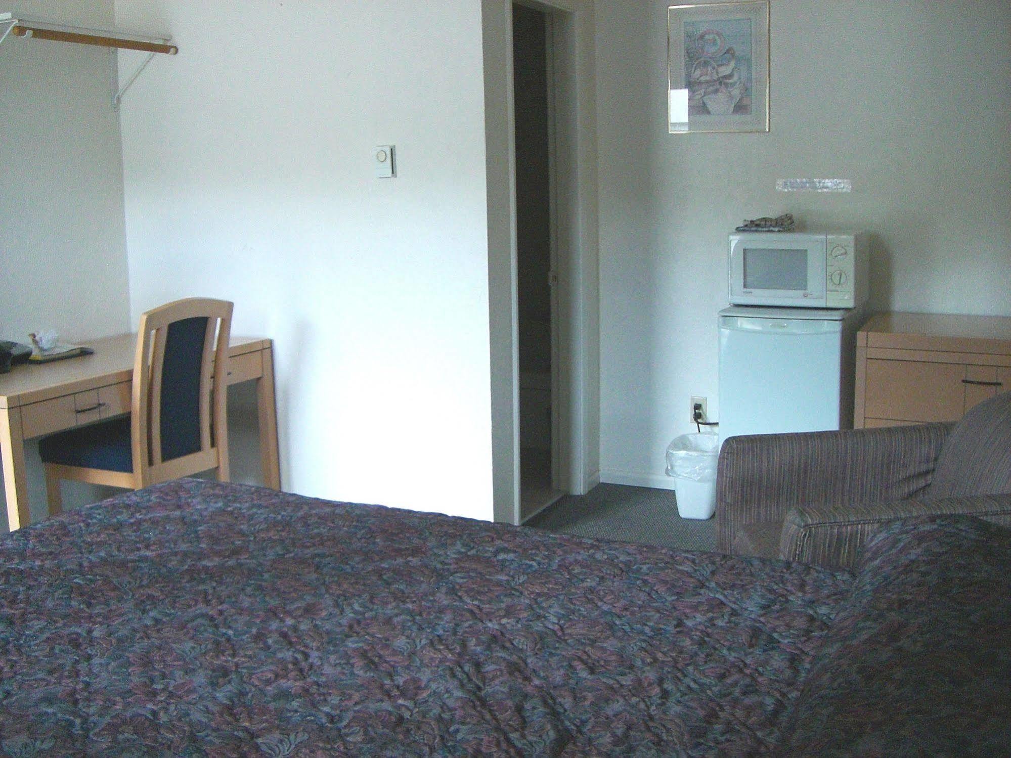 A-1 Alberni Inn 포트알버니 외부 사진