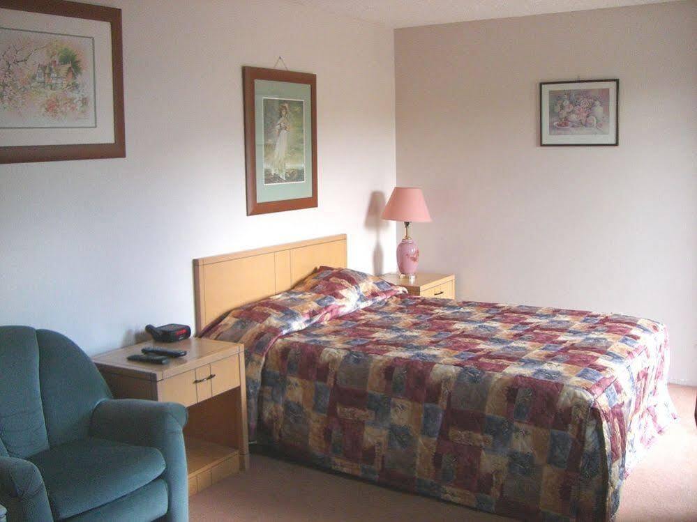 A-1 Alberni Inn 포트알버니 외부 사진